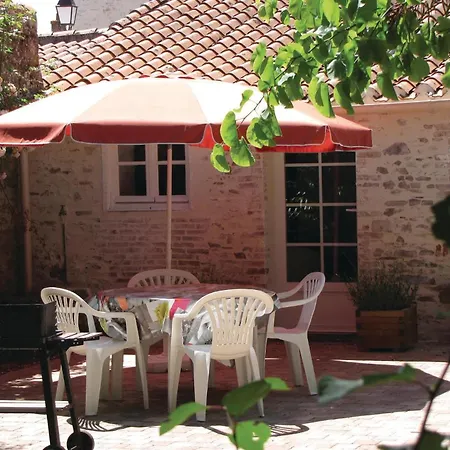 2 Bedroom Awesome In Talmont De St, Hilaire Holiday home *