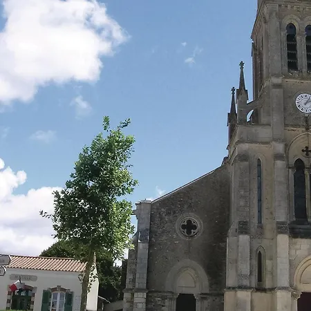 2 Bedroom Awesome In Talmont De St, Hilaire
