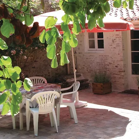 2 Bedroom Awesome In Talmont De St, Hilaire Holiday home